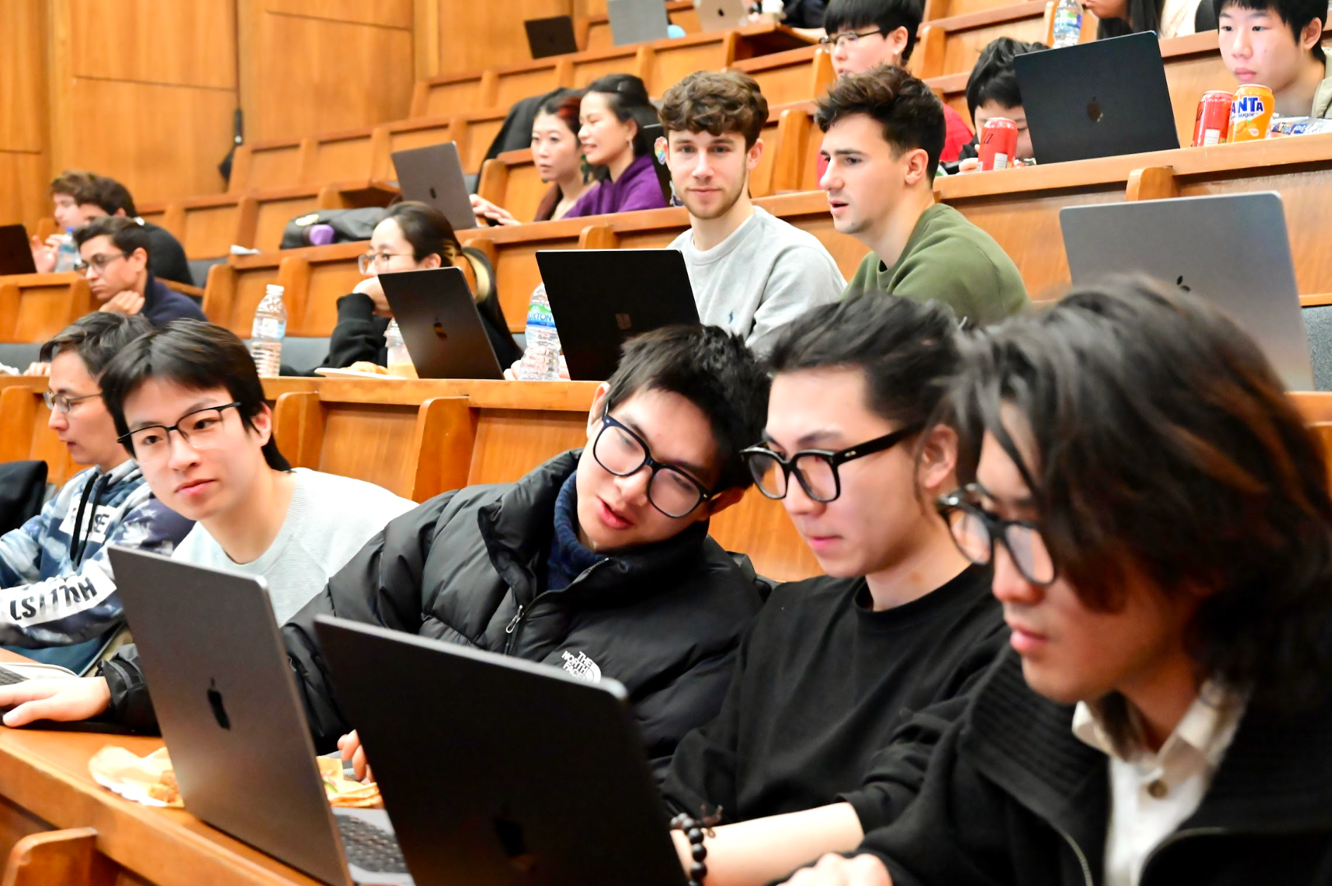 在黑客松撞见OpenClaw创始人：龙虾们还能干这些事？